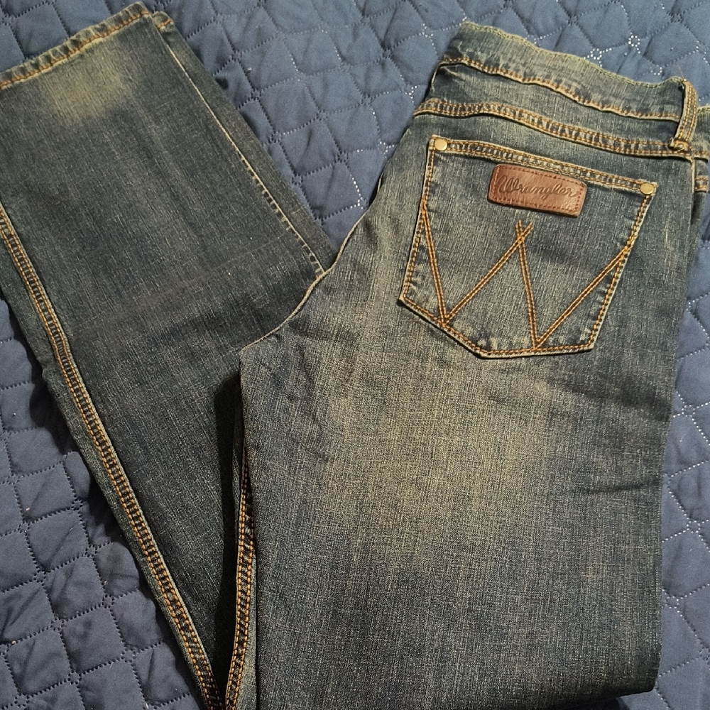 Wrangler Men's Faded Blue Straight Jeans